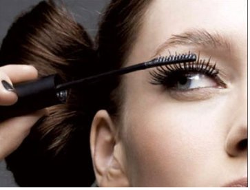 Giúp bạn Hướng dẫn mẹo giúp mascara không vón cục