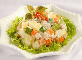 Giúp bạn Làm salad khoai tây thịt gà?