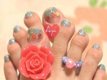 Giúp bạn Làm sao để móng chân xinh với nail bắt mắt ?