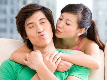 Giúp bạn Làm sao để quan tâm tới chàng đây?