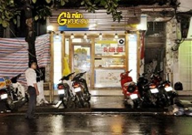 Giúp bạn Làm sao để tìm được quán bán burger gà rán trên phố cổ?