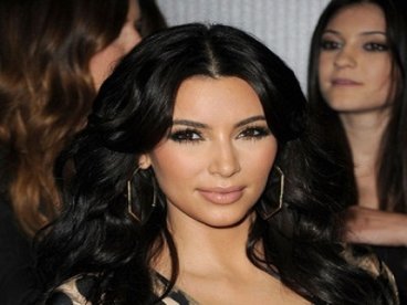 Giúp bạn Làm sao để trang điểm quyến rũ và xinh đẹp như Kim Kardashian