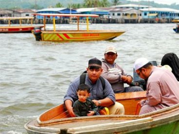 Giúp bạn Làng nổi lớn nhất thế giới ở Brunei