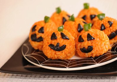 Giúp bạn Mách bạn cách trang trí món ăn ngày Halloween