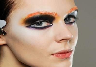 Giúp bạn Make up mắt chim công đẹp huyền ảo