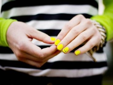 Giúp bạn Mẹo ‘diện’ nail neon hoàn hảo nhất