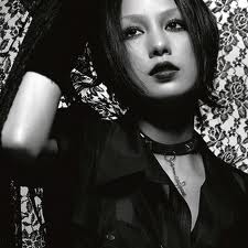 Giúp bạn Mika Nakashima là ca sĩ nổi tiếng của Nhật phải ko mấy bạn?