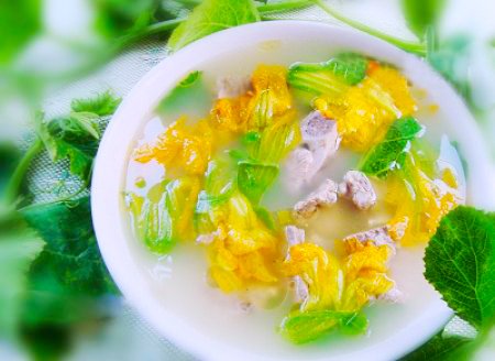 Giúp bạn Canh sườn bông bí ngọt mát ngày hè oi