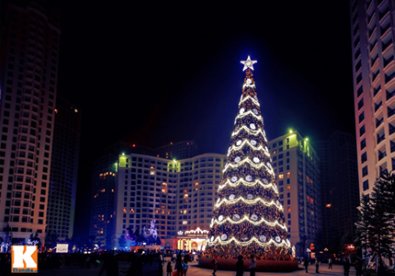 Giúp bạn Những cây thông Noel 2013 lộng lẫy nhất Hà Nội