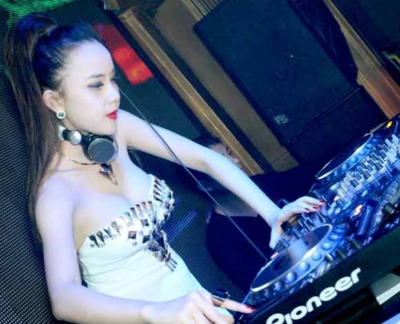 Giúp bạn Nữ DJ xinh đẹp mới gia nhập làng WAGs Việt Nam là ai?