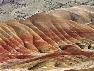 Giúp bạn Painted Hills - Ngọn đồi đa màu sắc