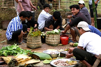 Giúp bạn Phong tục hôn nhân của dân tộc Kháng