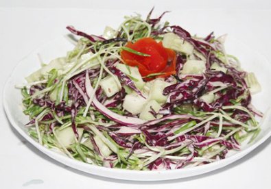 Giúp bạn Salad rau mầm và bắp cải tím