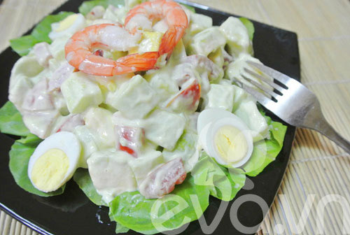 Giúp bạn Salad tôm bơ thơm mát cho ngày tết?