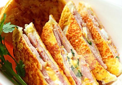 Giúp bạn Sandwich kẹp thịt cho bữa sáng