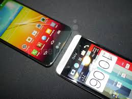 Giúp bạn So sánh LG với Galaxy S4 và HTC One?