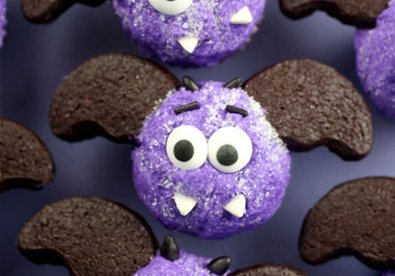 Giúp bạn Trang trí cupcake thành hình đầu dơi ma quái cho Halloween