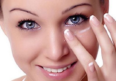 Giúp bạn Tự làm serum dưỡng mắt từ tinh dầu