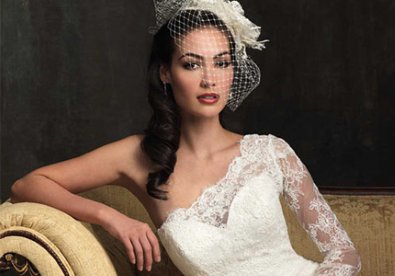 Giúp bạn Váy cưới hạng trung của Allure Bridals