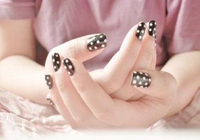 Vẽ nail nghệ thuật cho móng tay thêm xinh